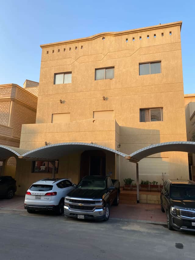 فيلا ثلاث ادوار للبيع في الشهداء
