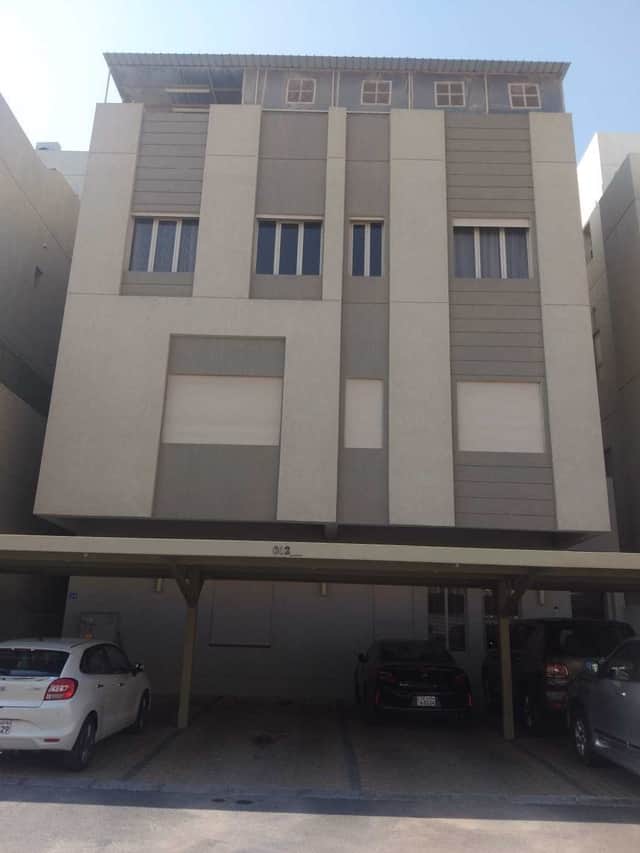 فيلا من ثلاث أدوار و نص للبيع في حطين