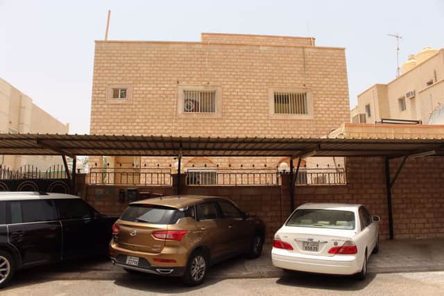 للبيع بيت في بيان على بطن و ظهر و سكه
