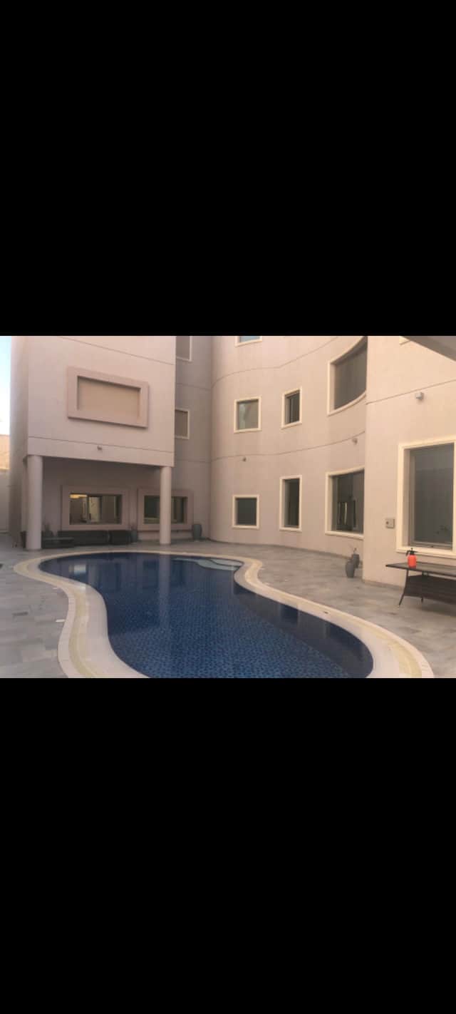 فيلا للبيع شارع واحد في الرميثية