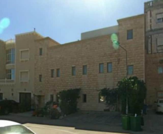 بيت للبيع في القرين بطن وظهر