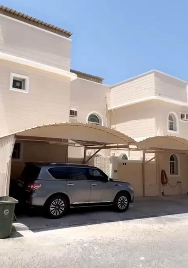 بيت للبيع في الظهر شارع واحد
