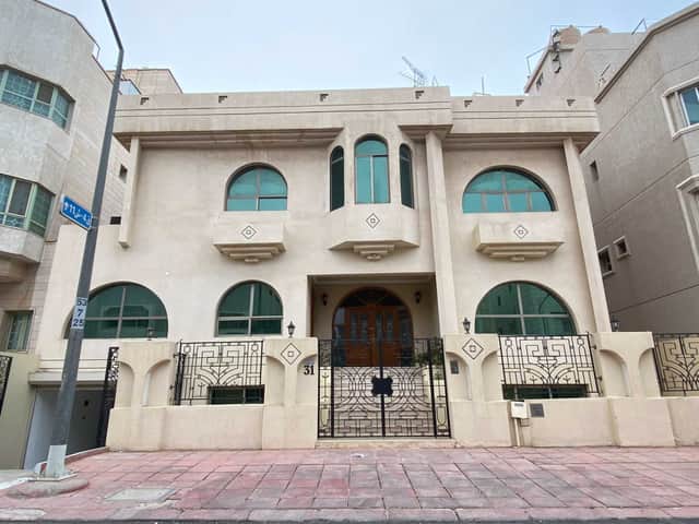 للبيع فيلا في صباح السالم قطعه 4
