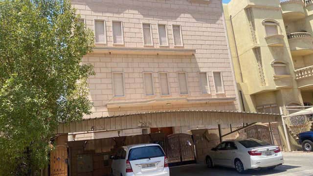 بيت للبيع في منطقة عبدالله المبارك