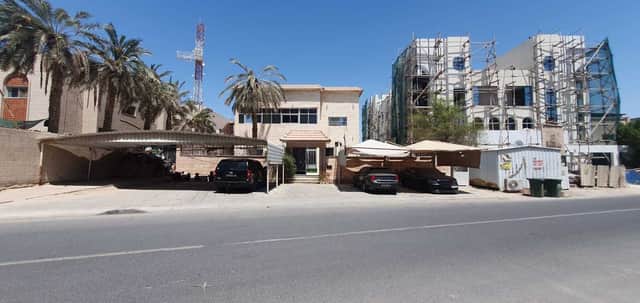 بيت هدام للبيع في منطقة العديلية
