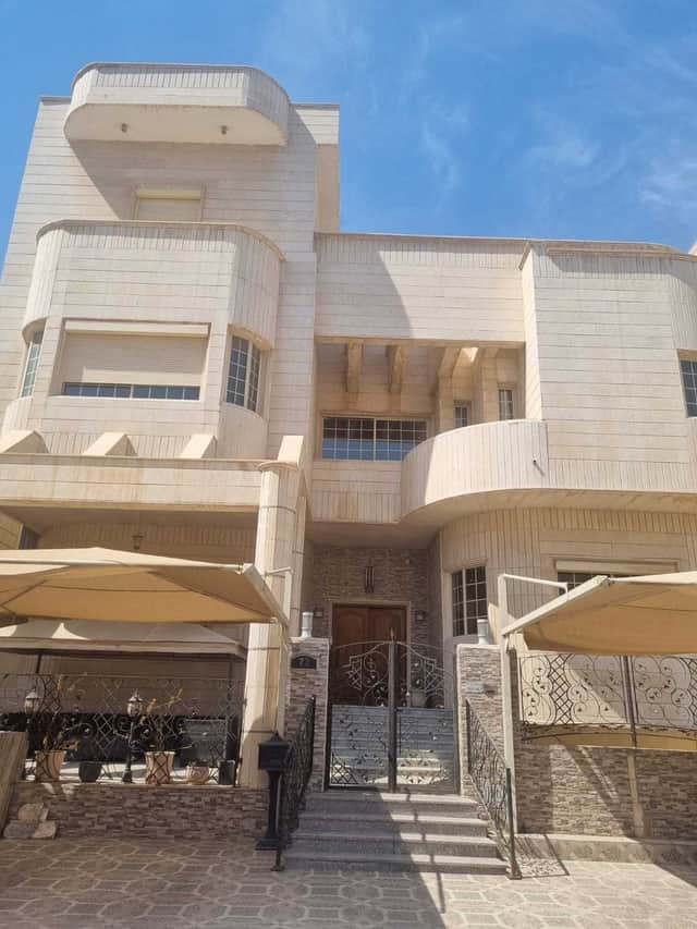 فيلا للبيع في منطقة حطين
