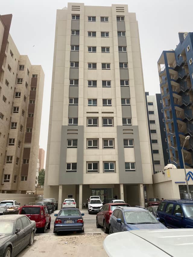 للبيع بناية استثمارية فى ميدان حولي