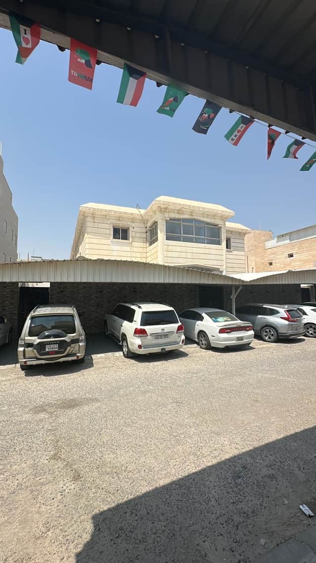 بيت دورين للبيع فى منطقة القصر