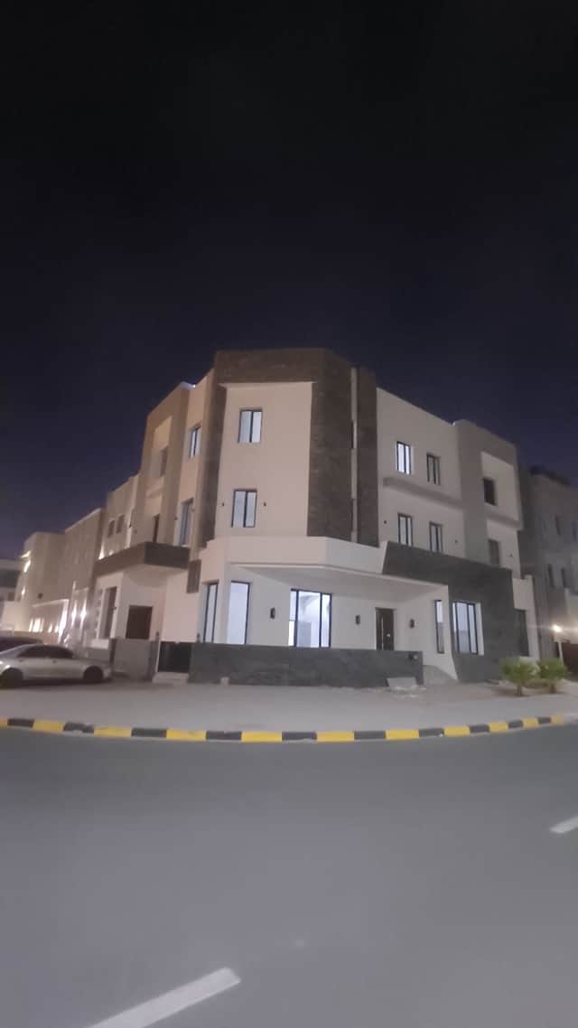 للبيع فيلا فى غرب عبدالله المبارك قطعة 6