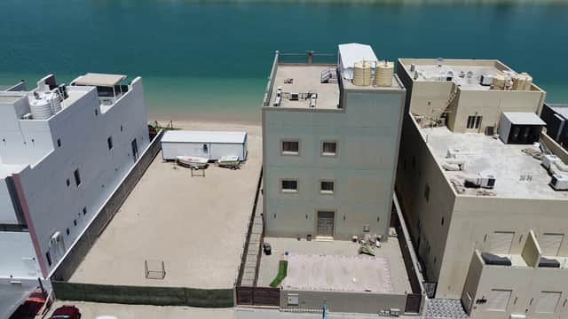 للبيع ارض فى البحريه الثالثه