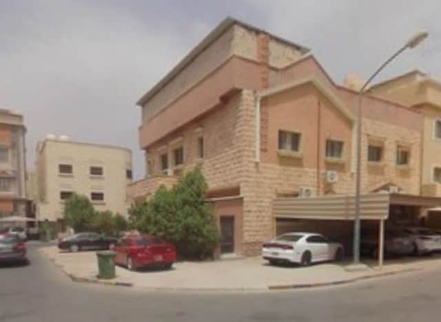 بيت للبيع فى سعد العبدالله ثلاث شوارع