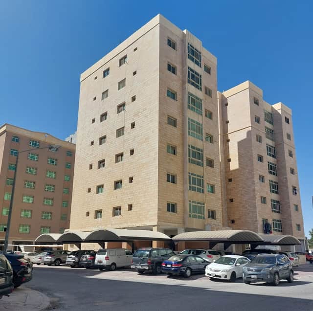 للبيع عمارة فى الفنطاس ثلاث شوارع