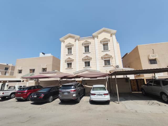 للبيع بيت في العدان بطن وظهر
