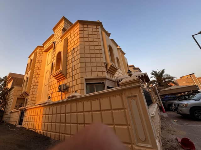 للبيع قسيمة فى منطقة القصور قطعة 7
