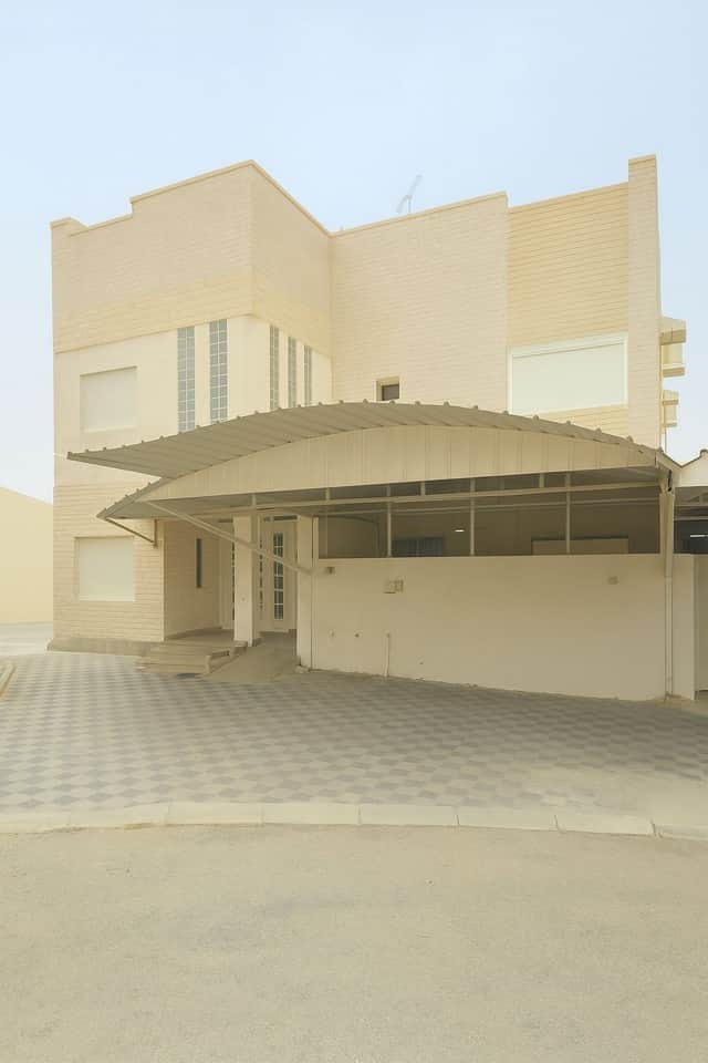 للبيع بيت حكومة بالقرين شارع وساحة