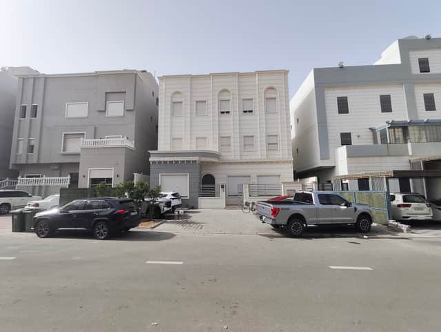 للبيع فيلا في غرب عبدالله المبارك