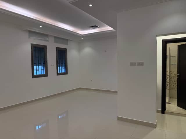 للايجار شقة فى الرميثية قطعة 12