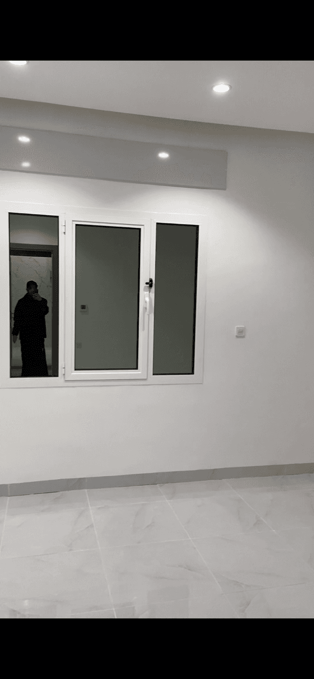 للإيجار شقة بمنطقة المطلاع ثلاث غرف