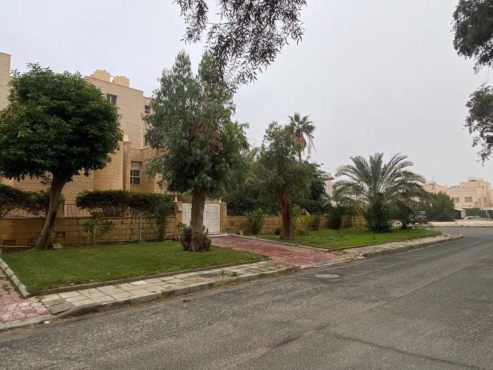 بيت قديم زاوية للبيع في مشرف