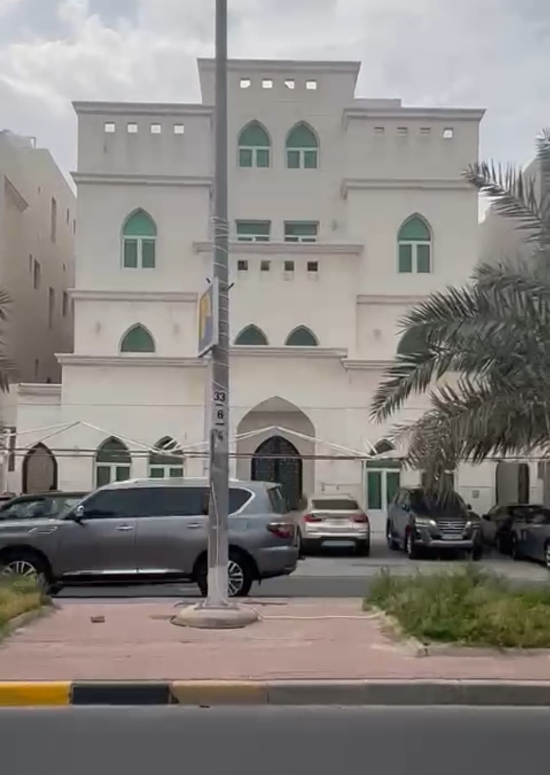 للبيع فيلا بالسلام مقابل الخدمات والمسجد
