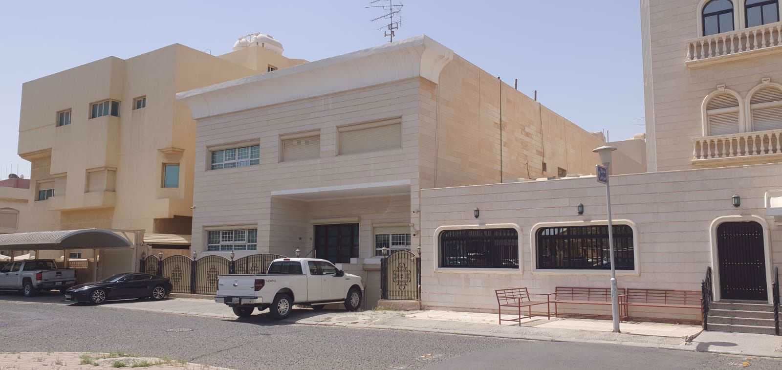 بيت شارع واحد للبيع في اليرموك