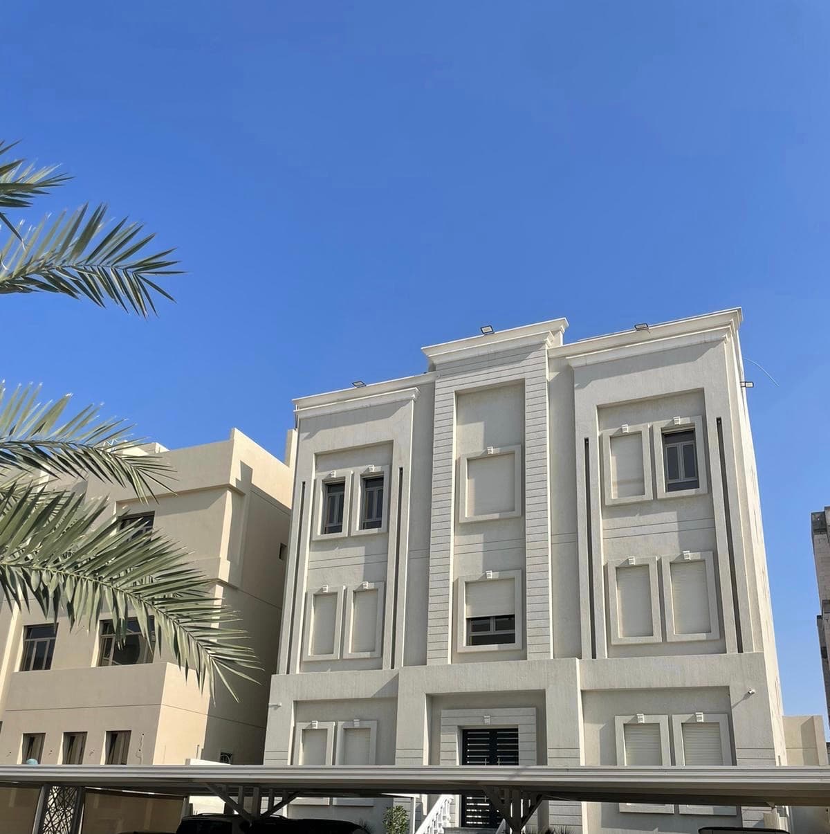 فيلا للبيع في غرب عبدالله المبارك