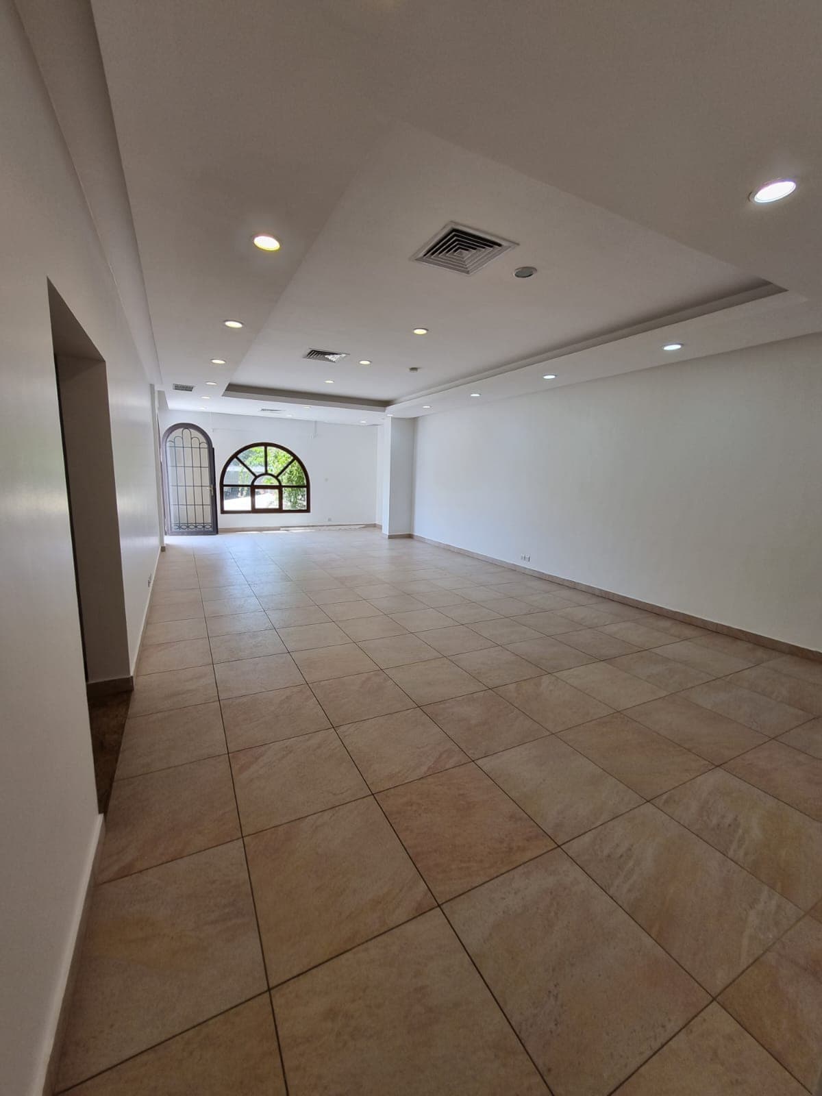 طابق ارضي للايجار في الجابريه