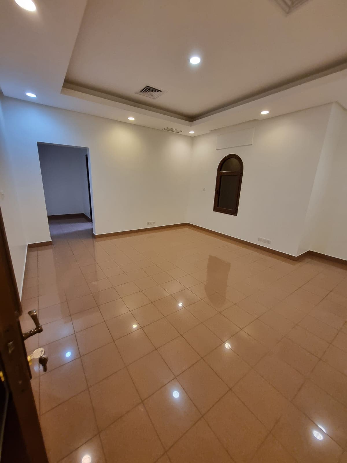 طابق ارضي للايجار في الجابريه
