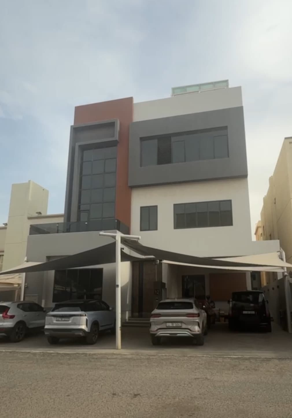 فيلا فاخره للبيع فى المنقف قطعه 2