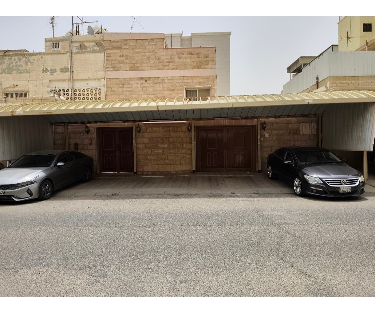 للبيع بيت فى منطقة الدسمه وثيقه حره