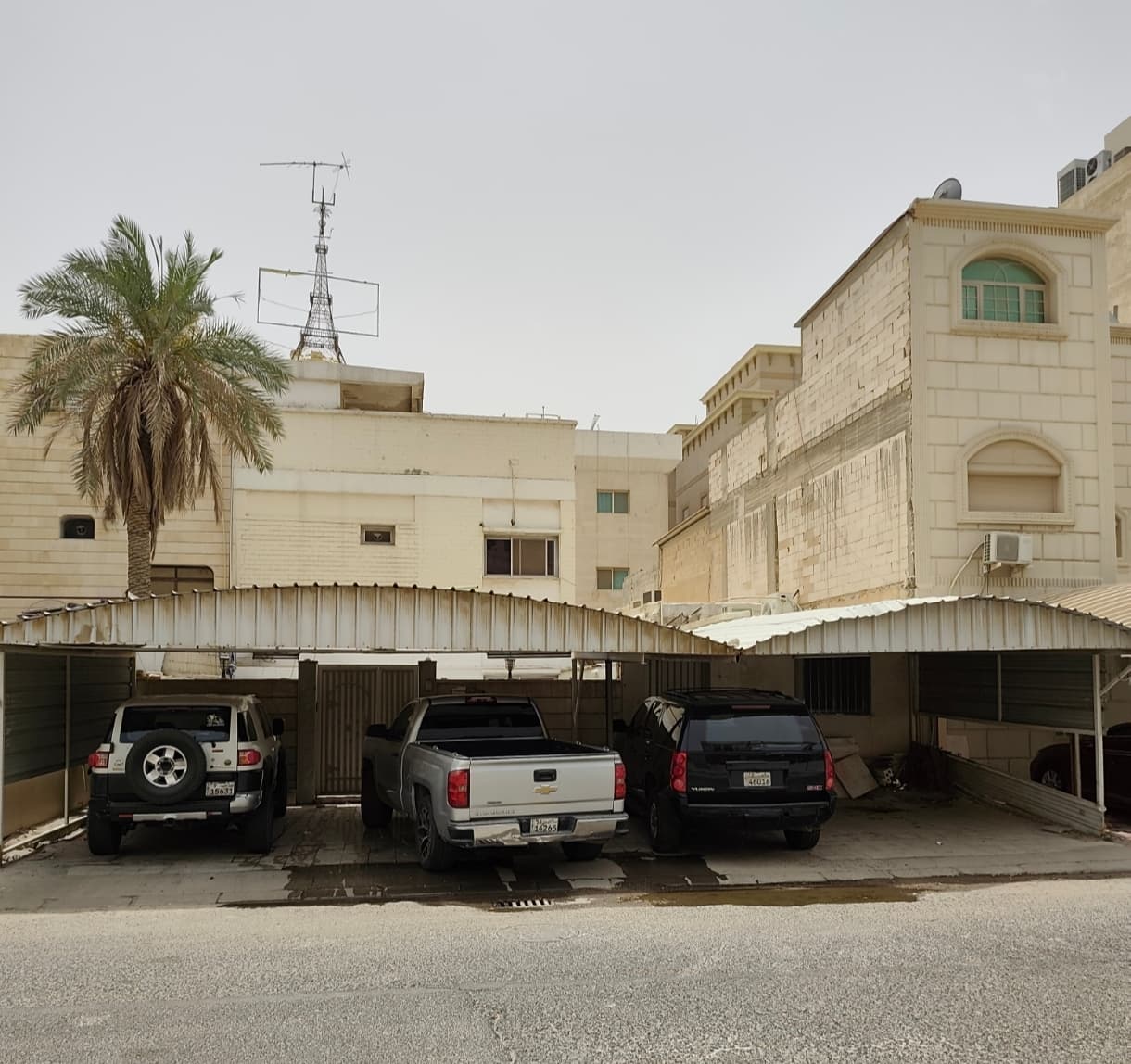 للبيع بيت مؤجر فى الدسمه وثيقه حرة