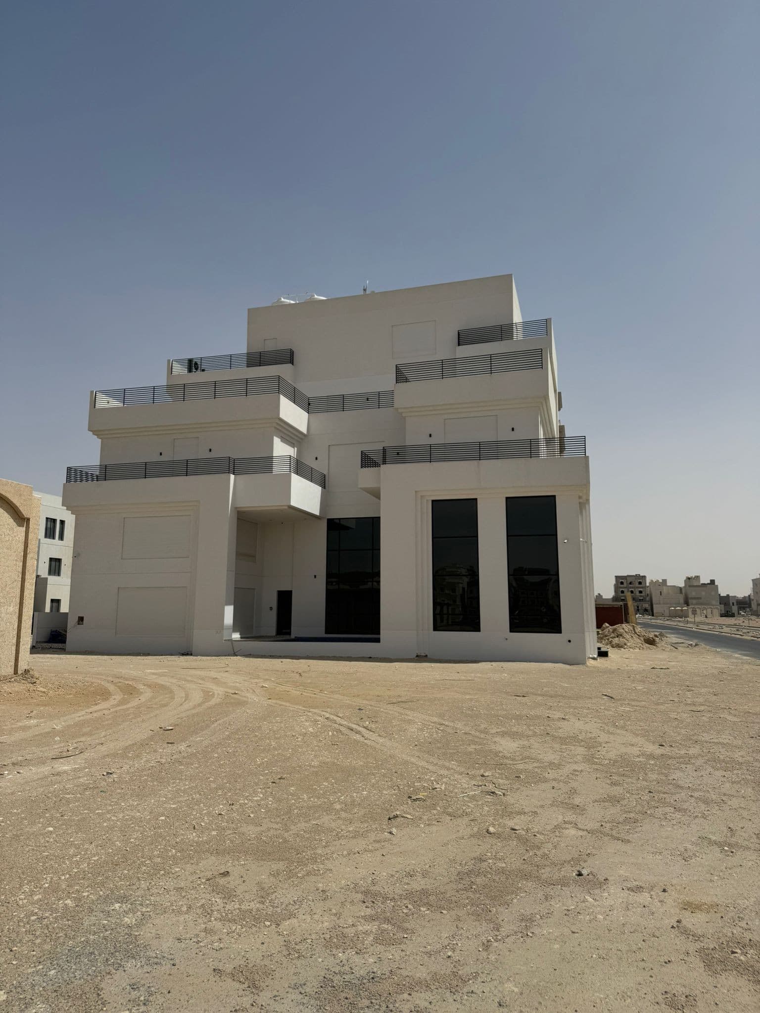 للبيع فيلا فى المطلاع على ثلاث واجهات