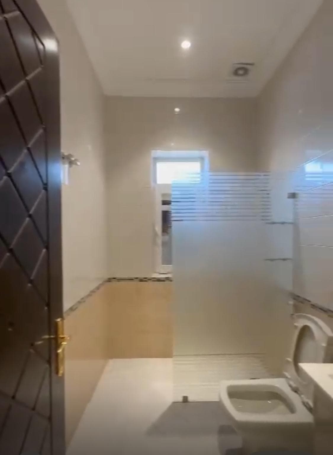 للإيجار شقه فى الخالديه قطعه 1