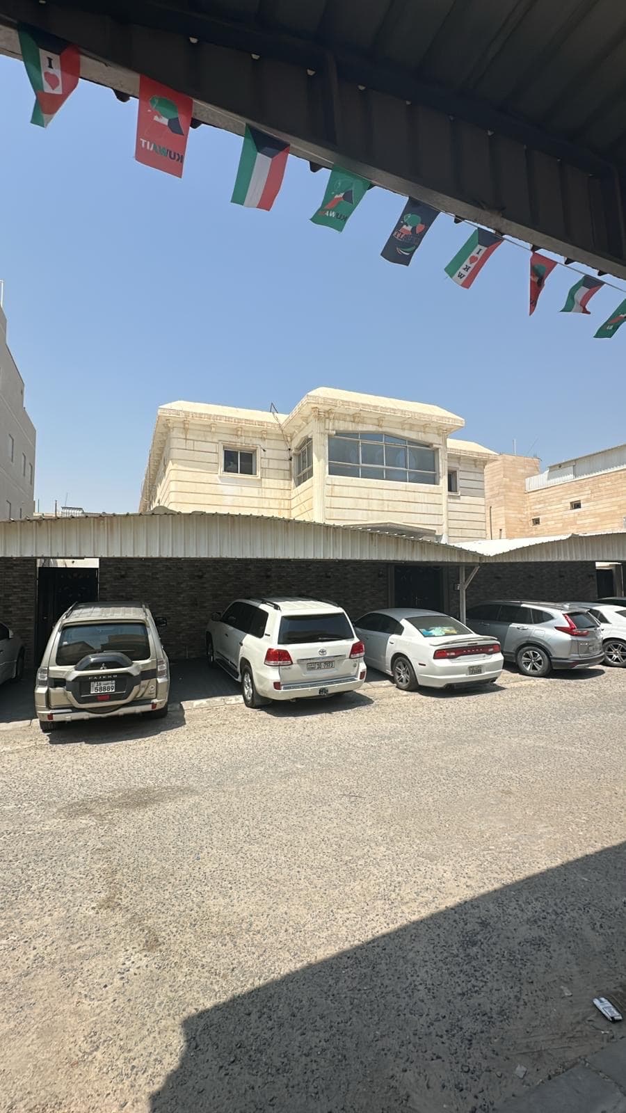 بيت دورين للبيع فى منطقة القصر