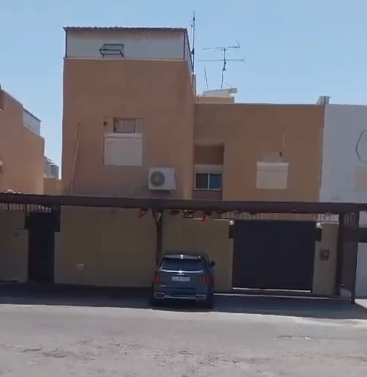 للبيع بيت حكومة فى العارضية قطعة 9