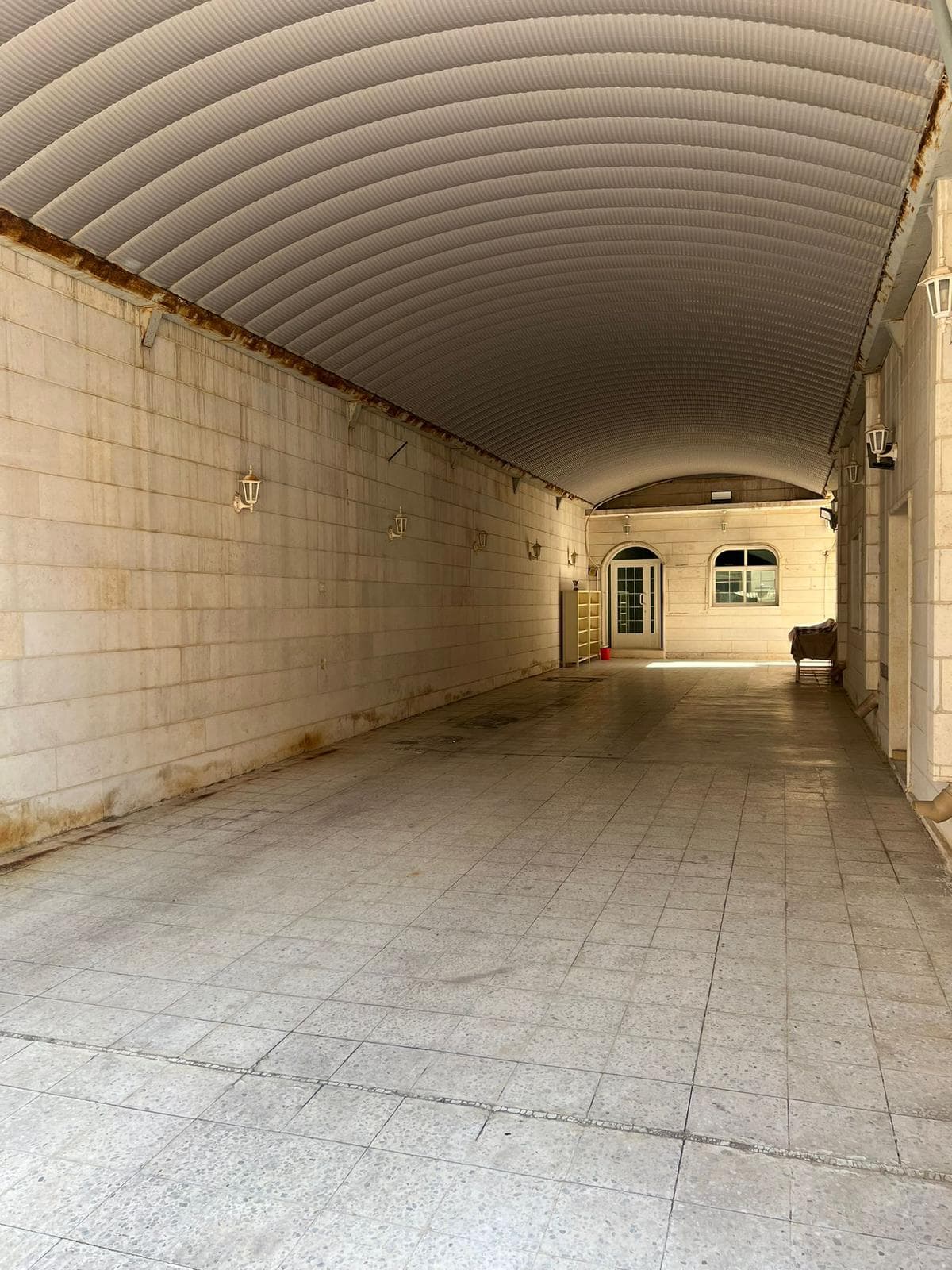 للبيع بيت قديم فى منطقة الرميثية