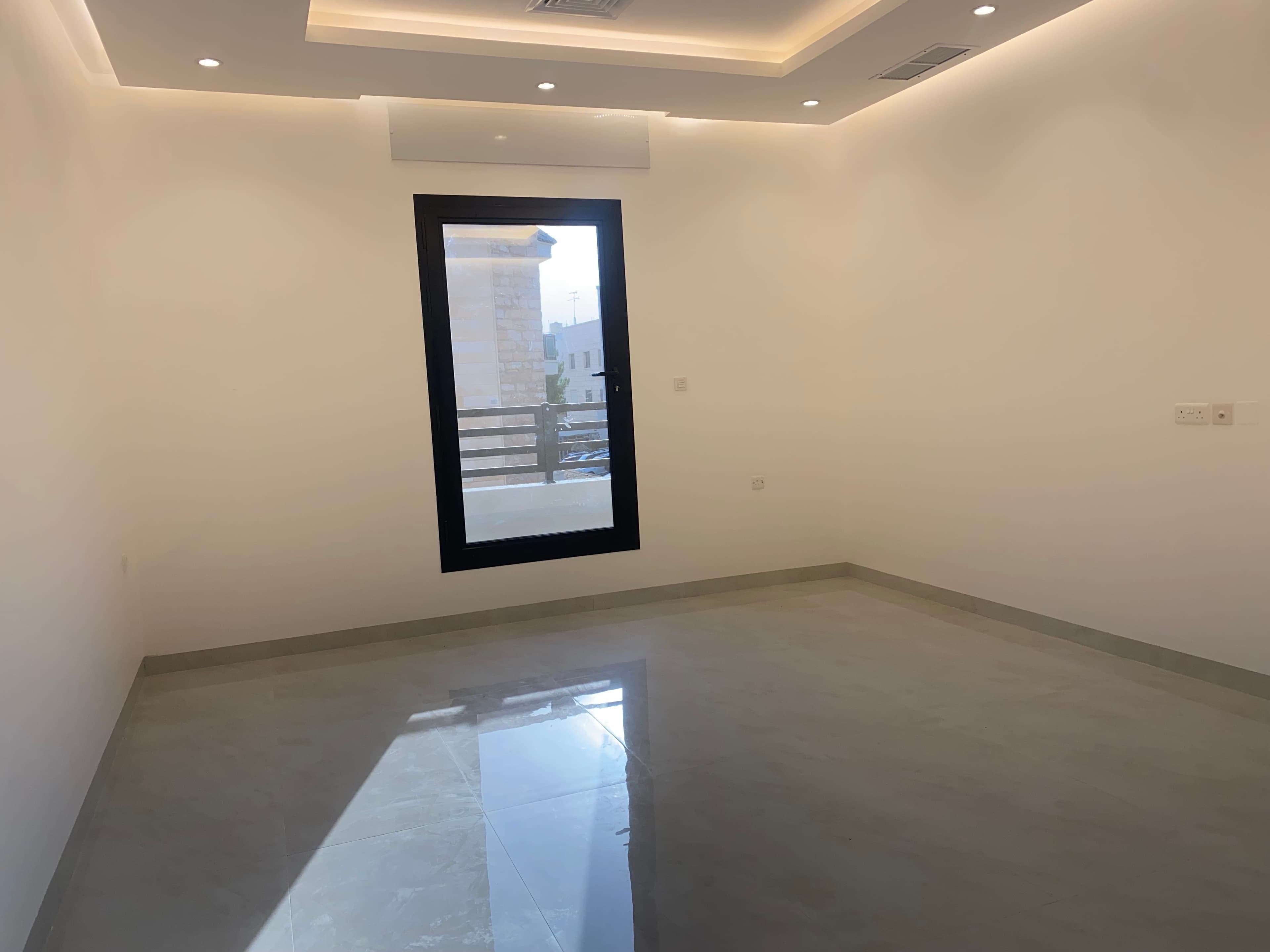 للإيجار شقة بمنطقة سلوى