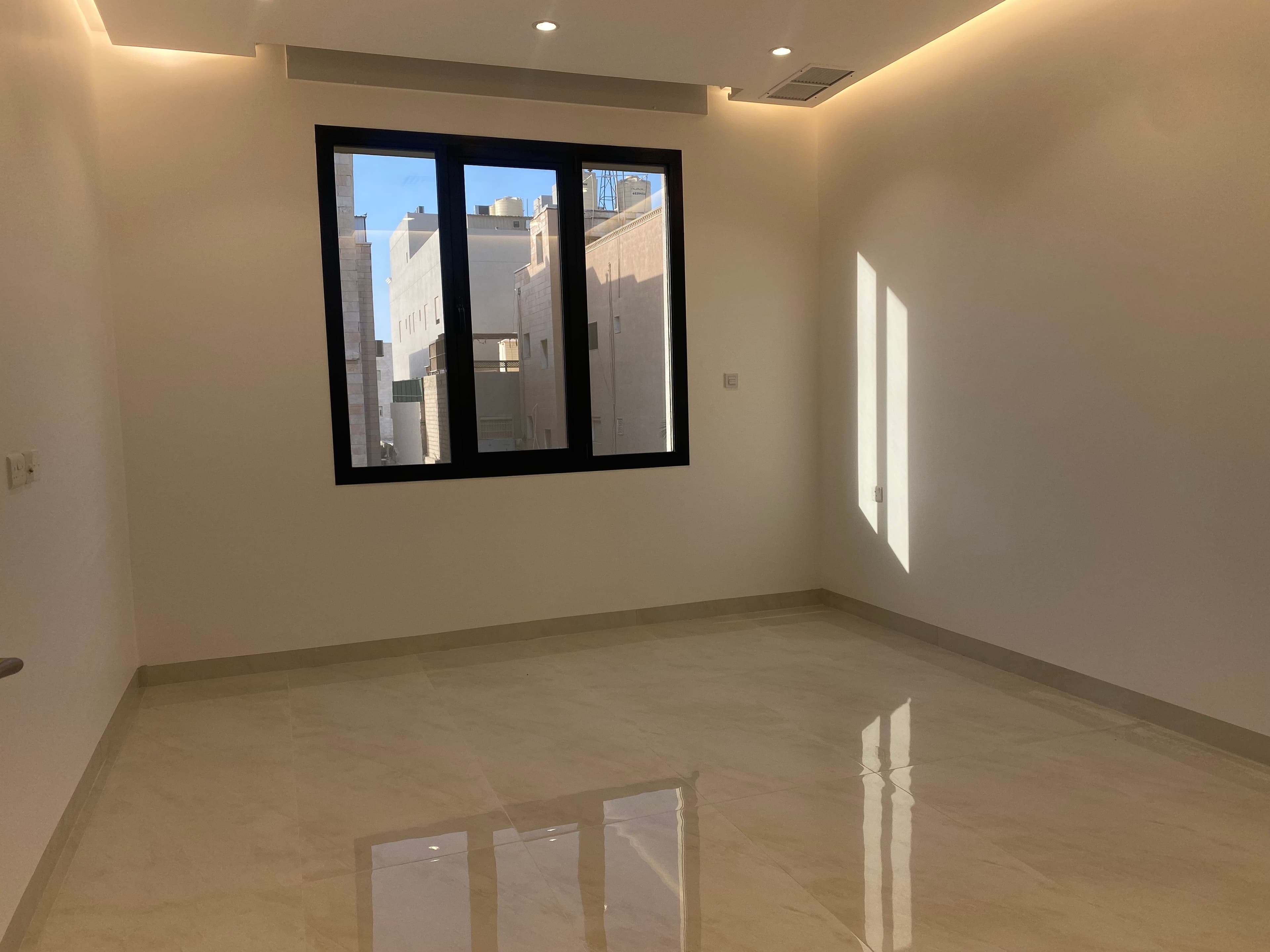للإيجار شقة بمنطقة سلوى