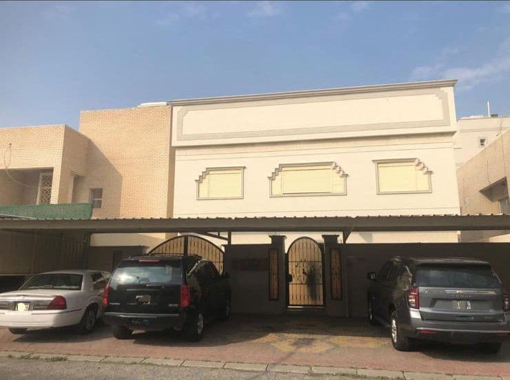 للبيع بيت فى منطقة فهد الأحمد