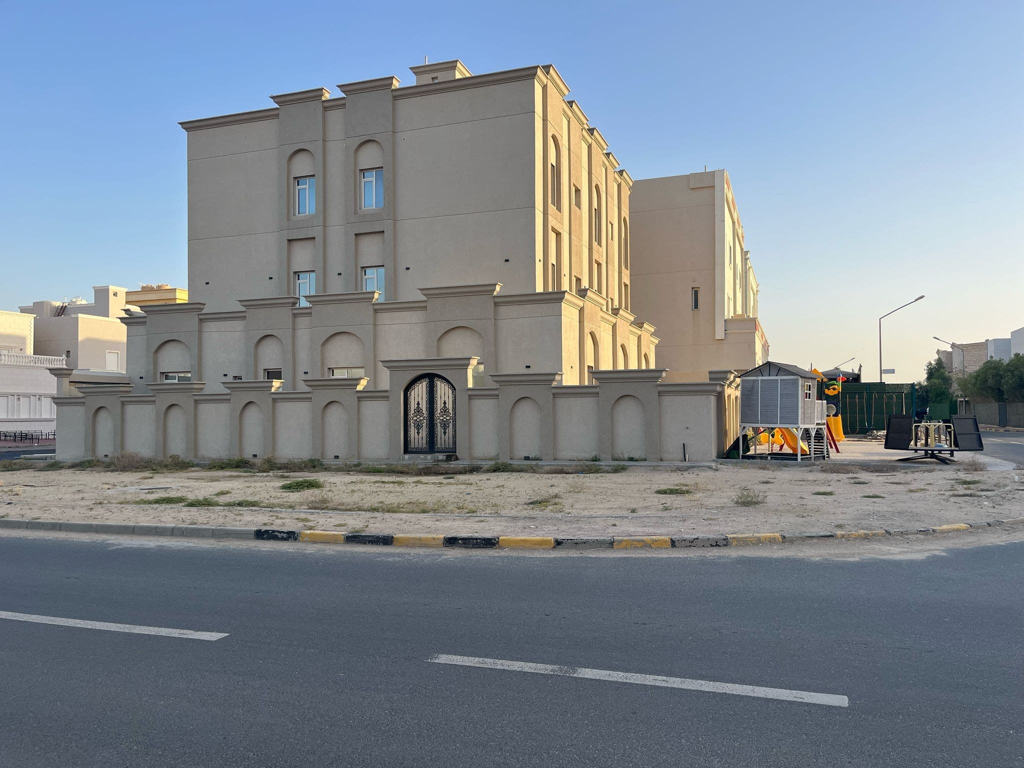 للبيع فيلا فى صباح الاحمد ارتداد بين قطعتين
