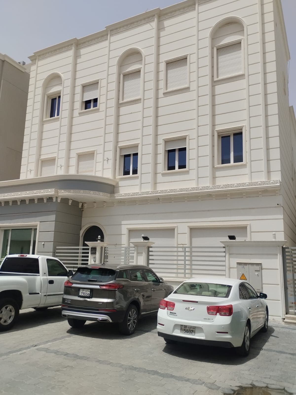 للبيع فيلا فى غرب عبدالله المبارك قطعة 2