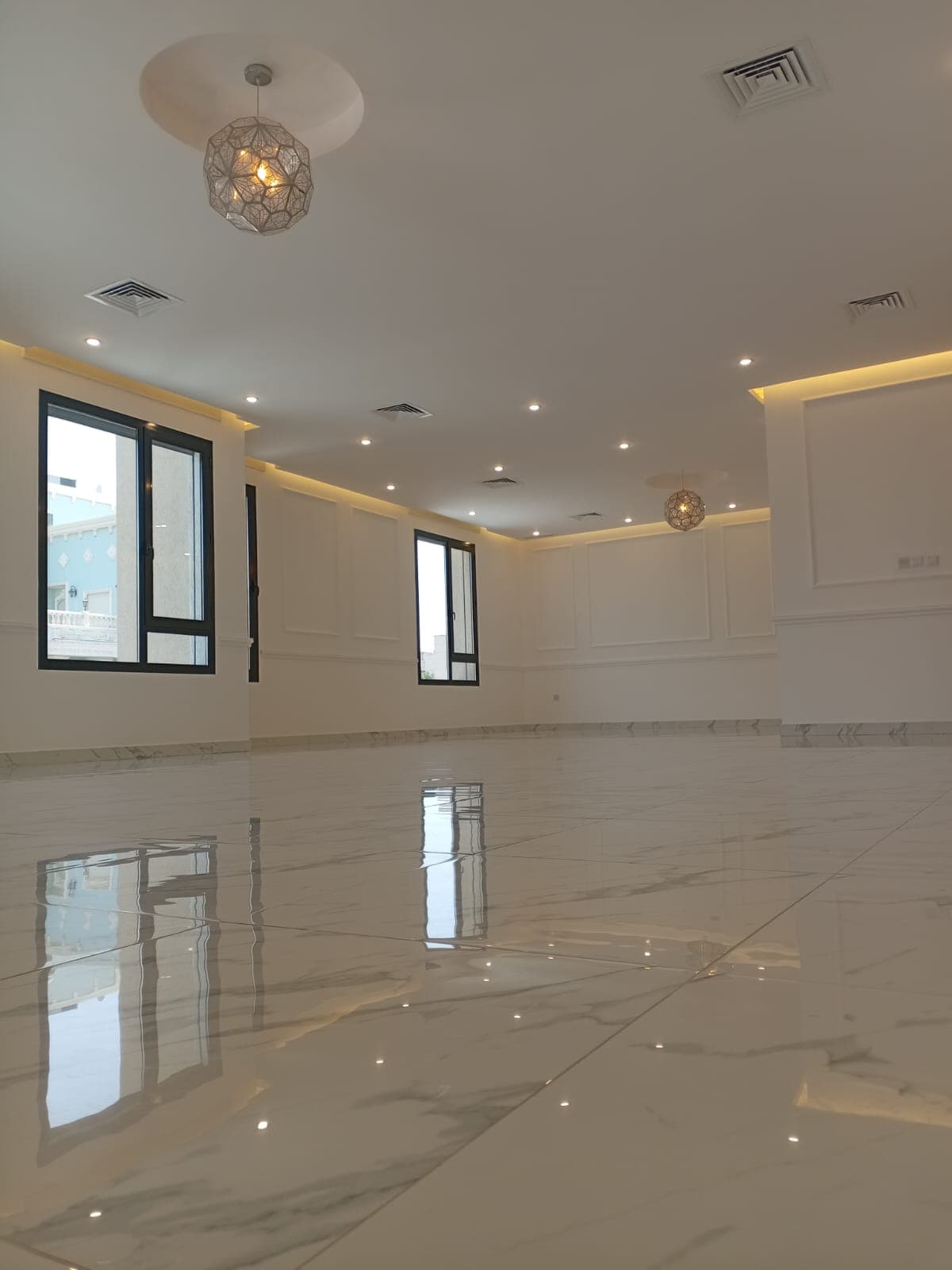 للإيجار دور أول بمنطقة بيان