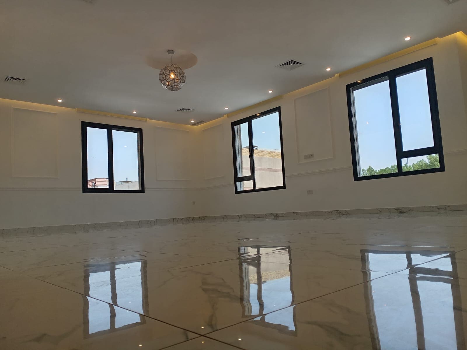 للإيجار دور أول بمنطقة بيان