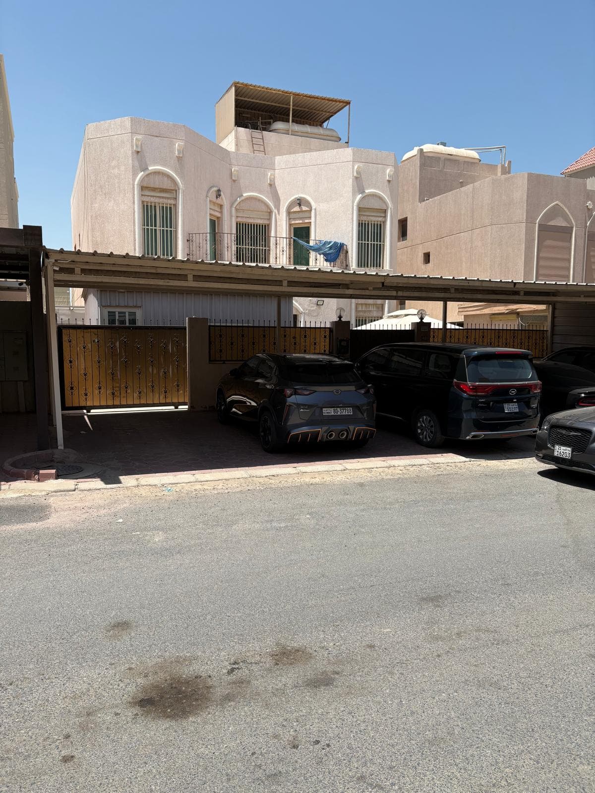 فيلا للبيع فى منطقة المنقف قطعة 1