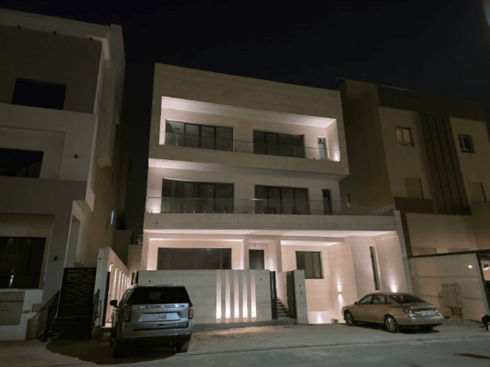 فيلا للبيع فى جنوب عبدالله المبارك قطعة 1