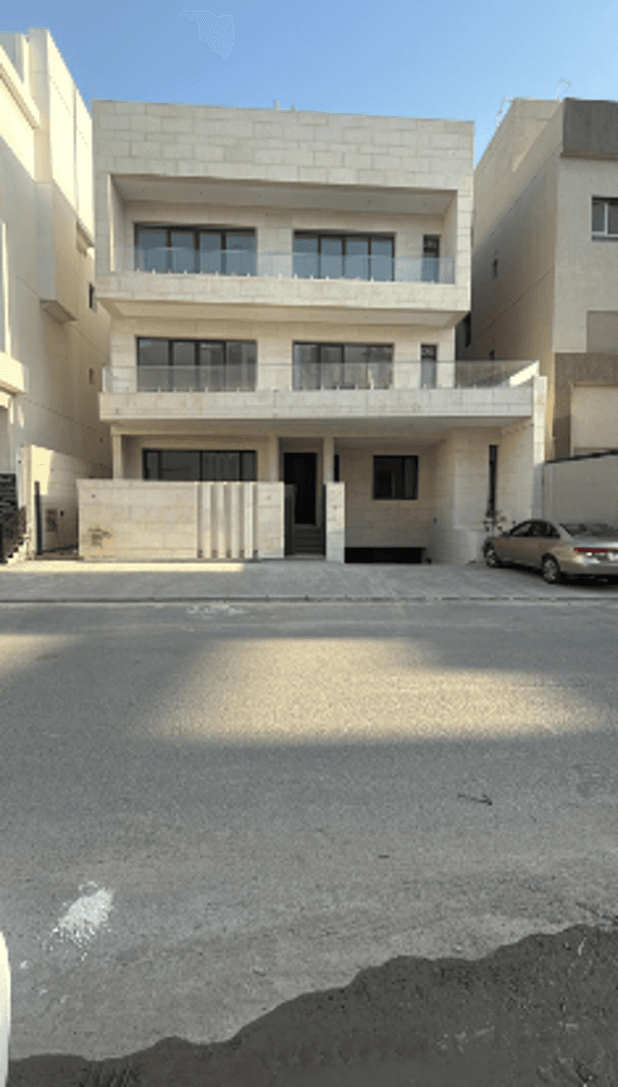 فيلا للبيع فى جنوب عبدالله المبارك قطعة 1