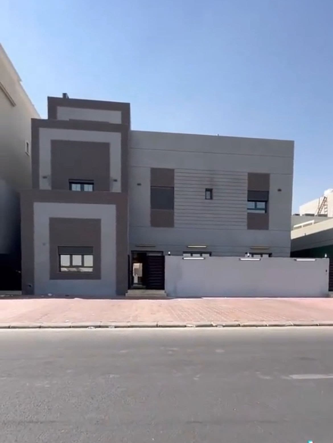 للبيع فيلا فى صباح الأحمد السكنية بطن وظهر