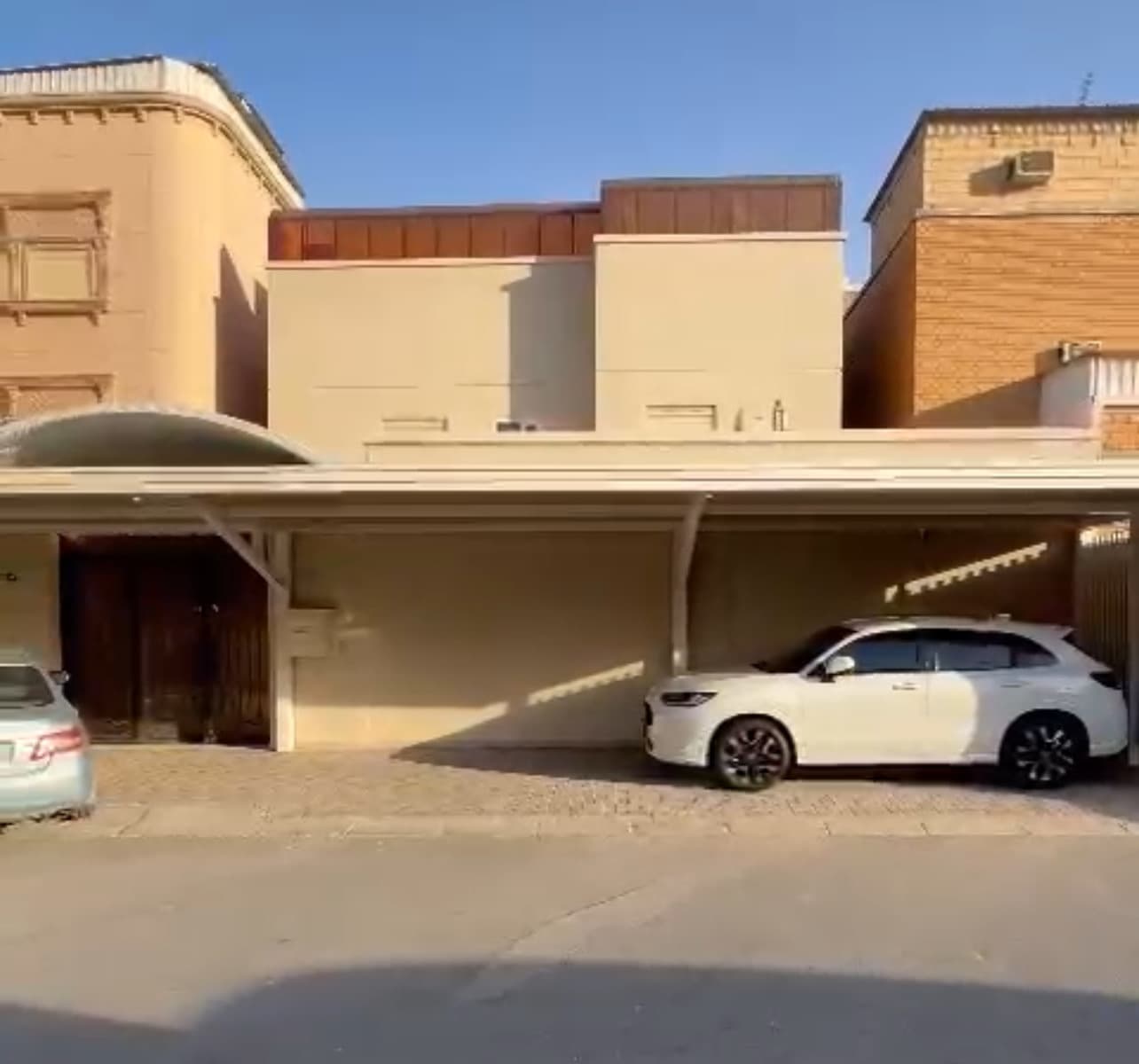 للبيع بيت فى جابر العلى من دورين