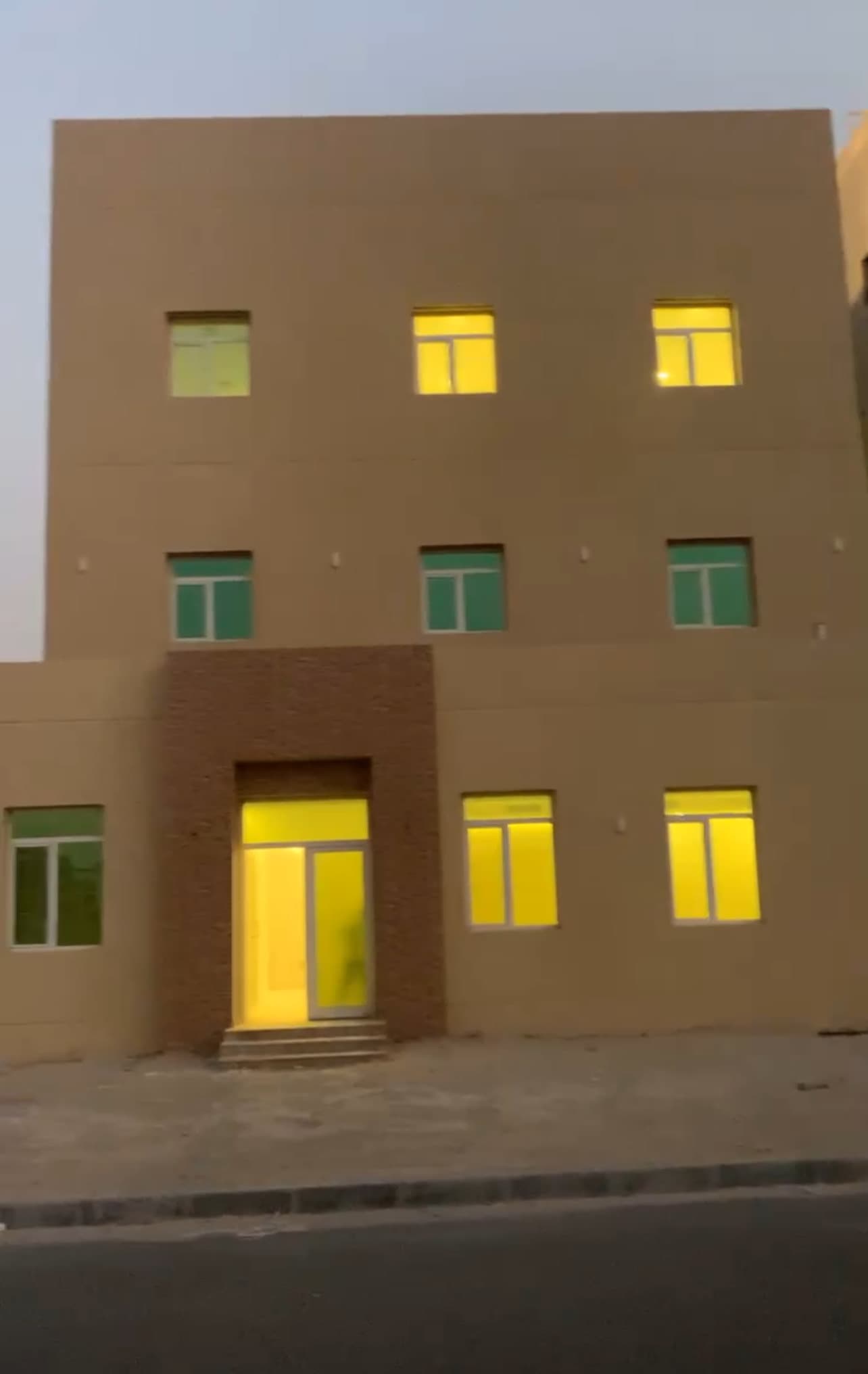 للايجار شقة كبيرة فى جابر الاحمد