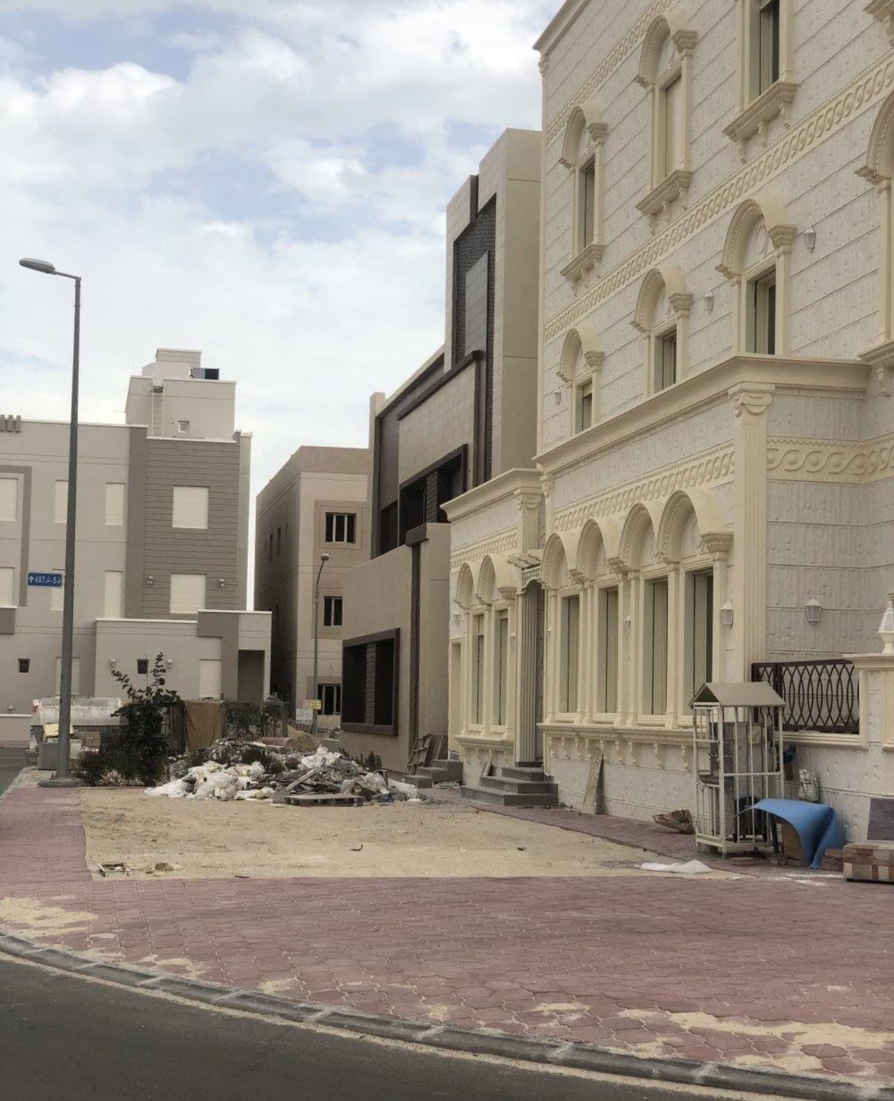 للايجار دورين فى جابر الاحمد قطعة 7